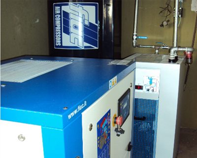 Bazar Beneficente doa compressor à Santa Casa